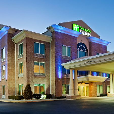 Holiday Inn Express Hotel & Suites London By Ihg Exterior photo