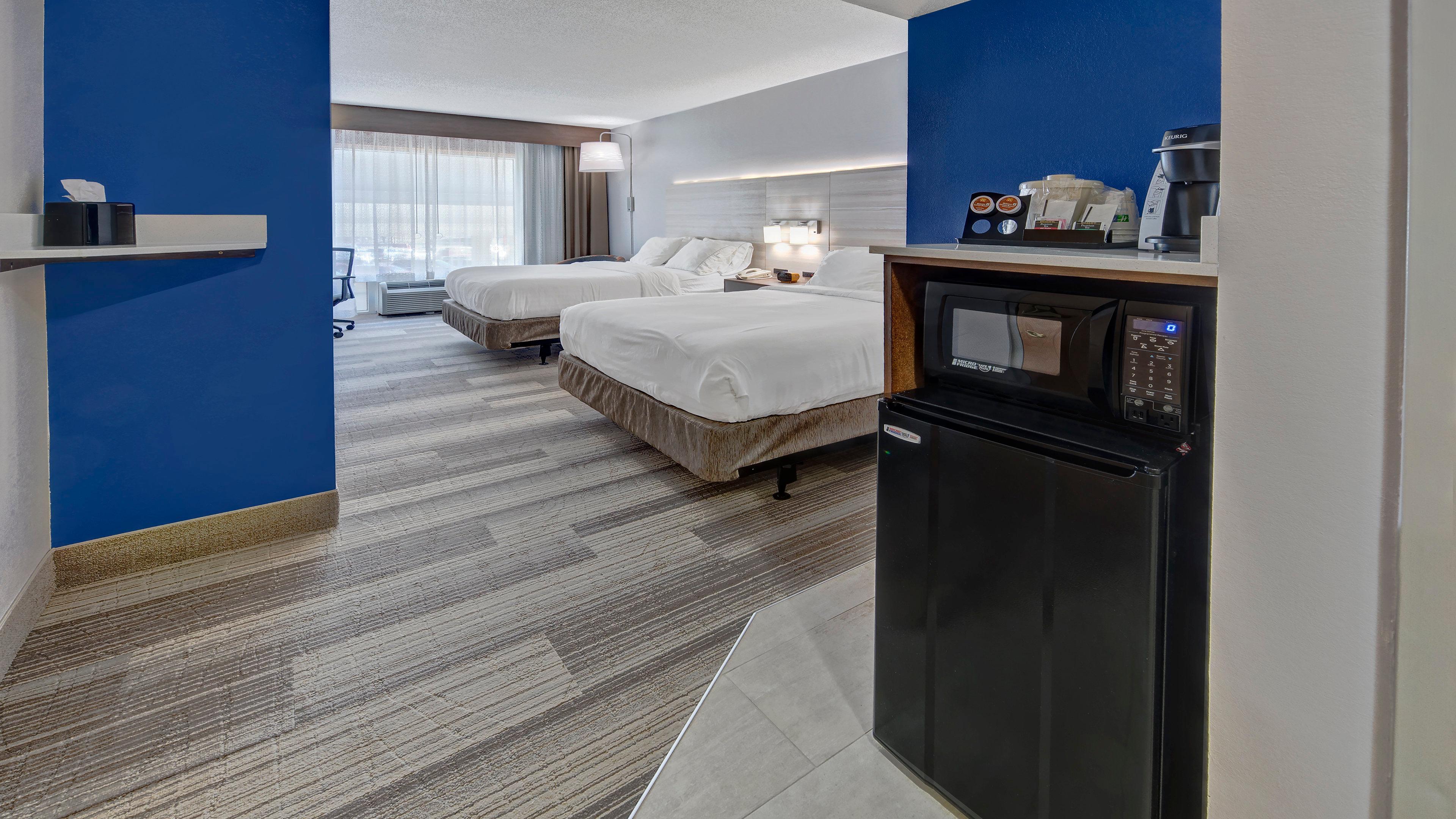 Holiday Inn Express Hotel & Suites London By Ihg Exterior photo