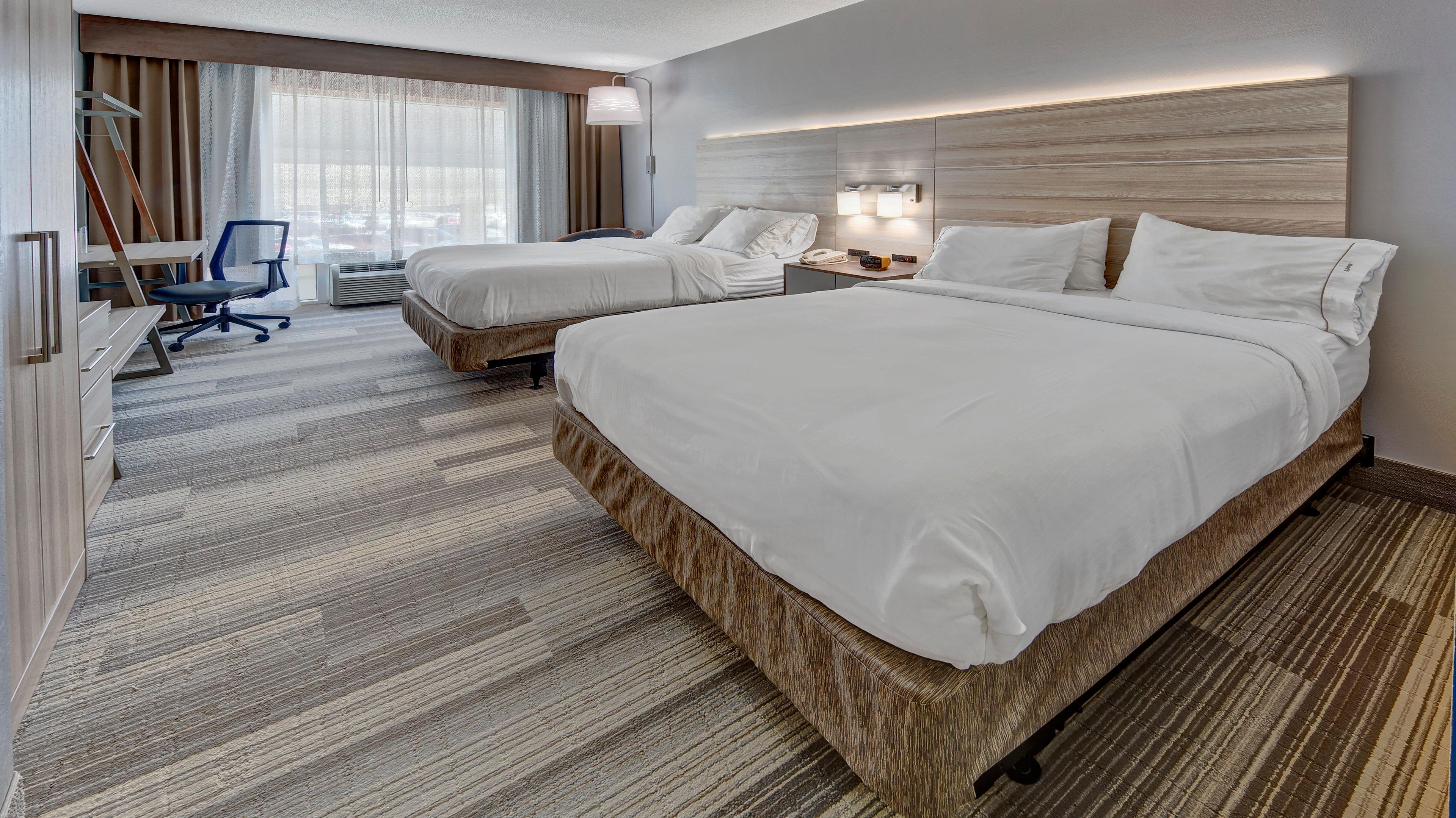 Holiday Inn Express Hotel & Suites London By Ihg Exterior photo