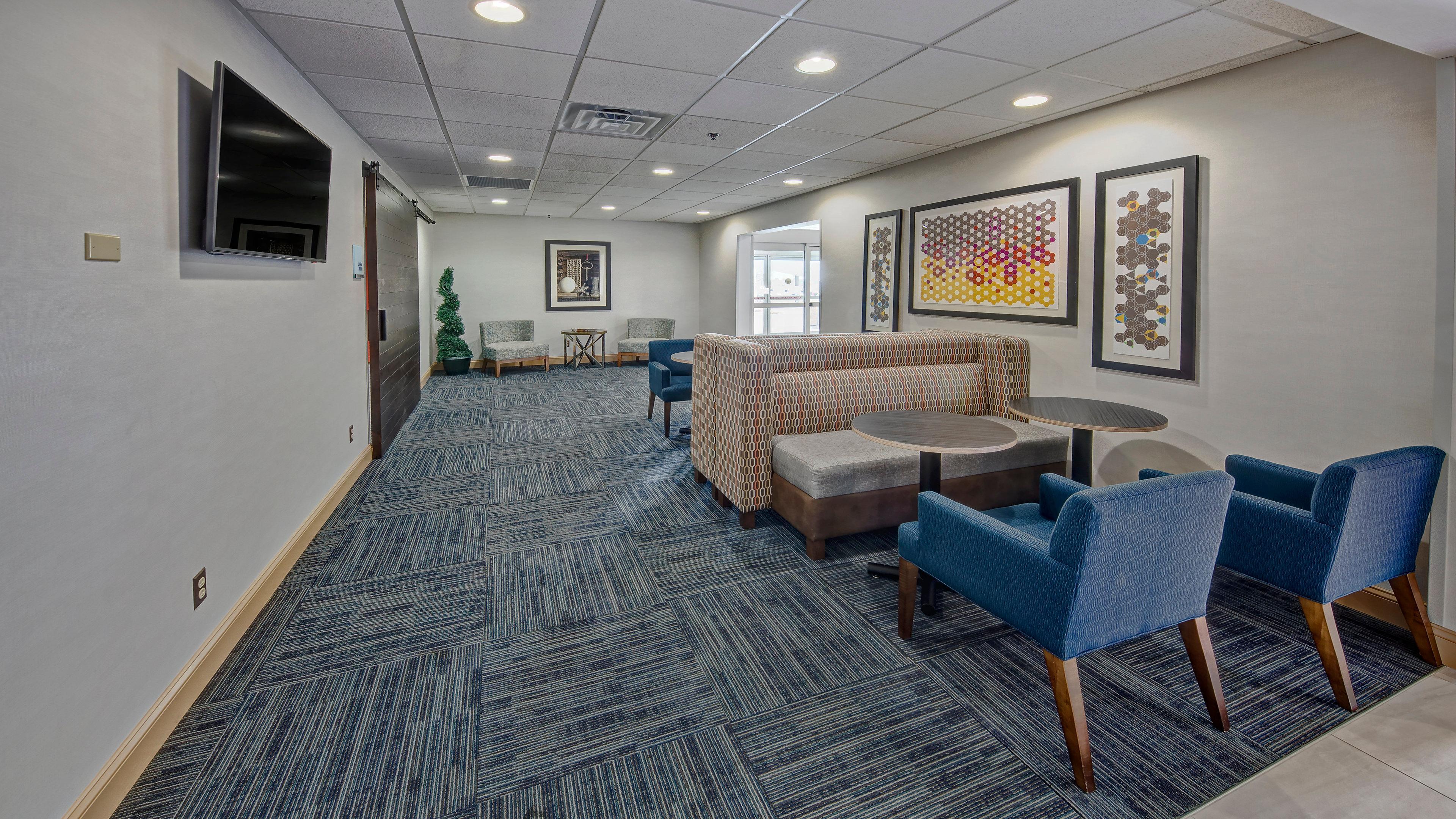 Holiday Inn Express Hotel & Suites London By Ihg Exterior photo