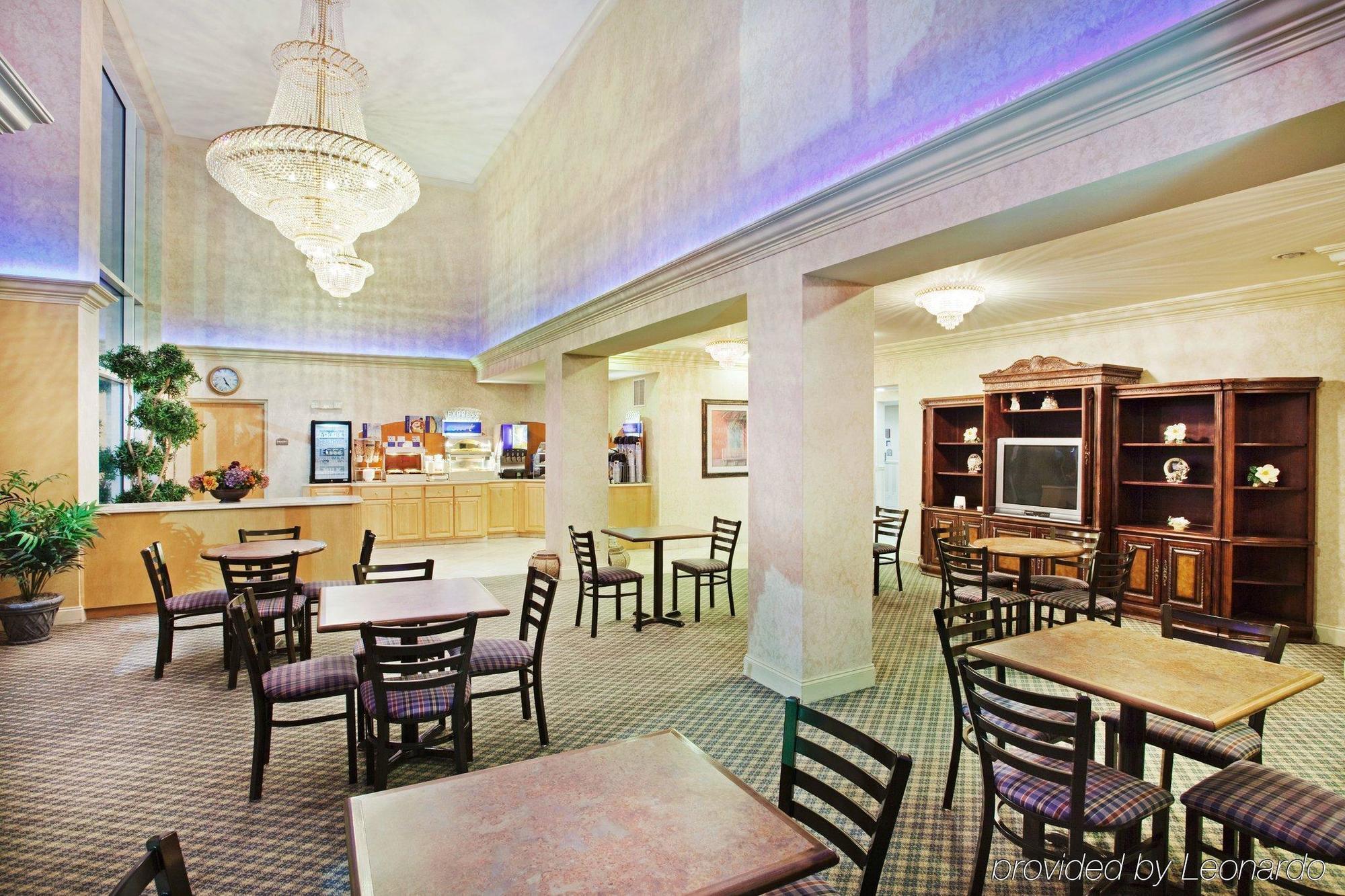 Holiday Inn Express Hotel & Suites London By Ihg Restaurant photo