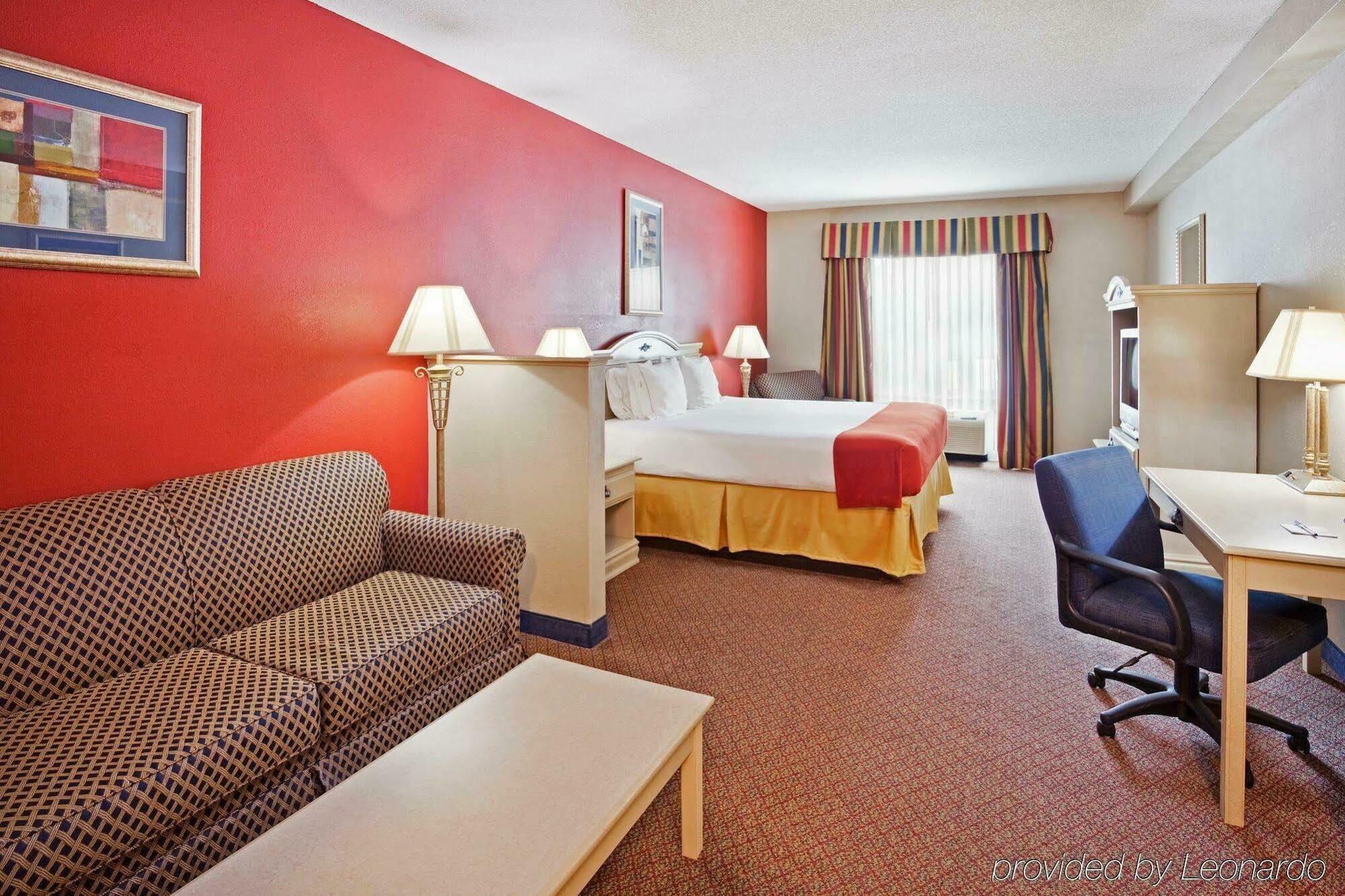 Holiday Inn Express Hotel & Suites London By Ihg Room photo